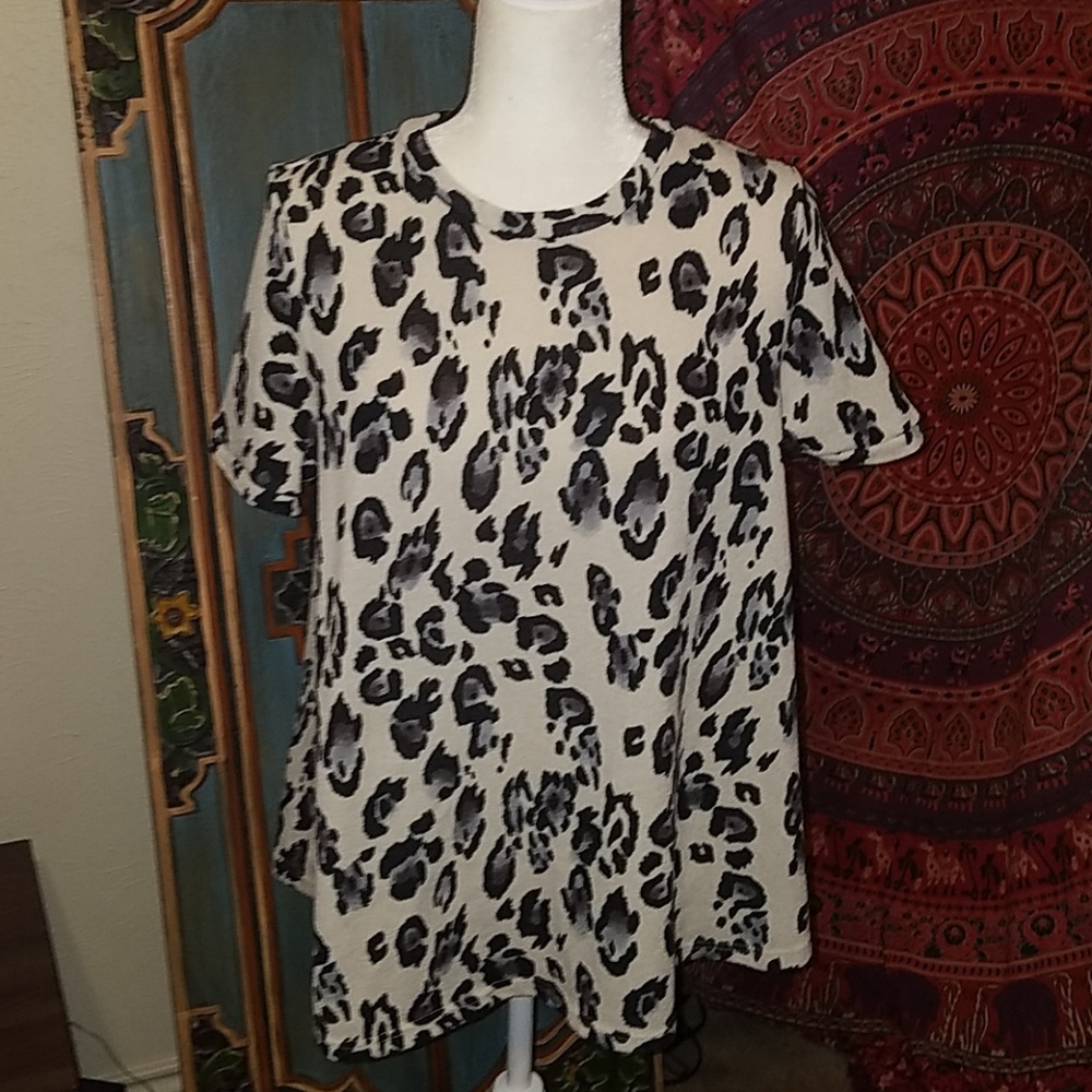 White and Grey Leopard Short Sleeve Sweater Top